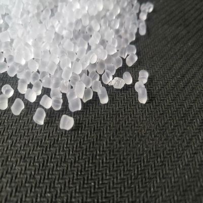 Les granules mous en cristal de PVC du composé 1.19g/cm3 de PVC arrosent au jet
