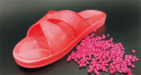 Écumer transparent a augmenté les sandales molles de granules de PVC